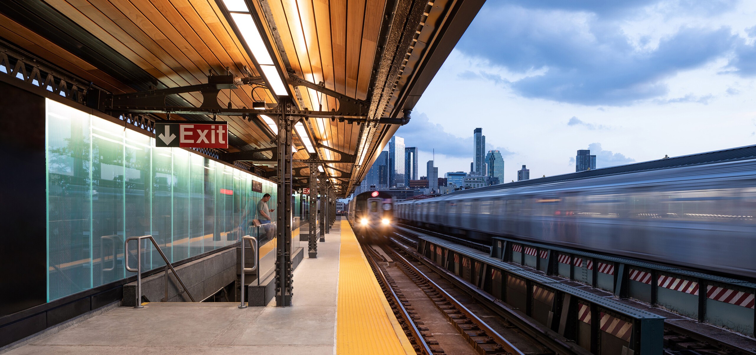 Astoria subway station platform